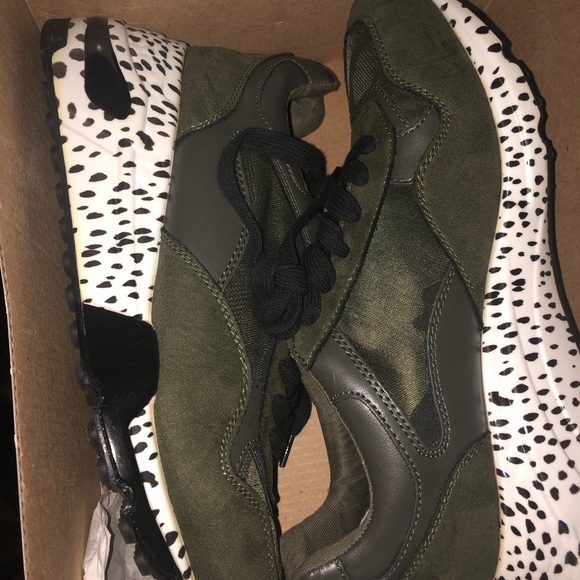 💚🖤 LIKE NEW Camo Cliff Platform Sneakers💚🖤by Steve Madden - Picture 5 of 6